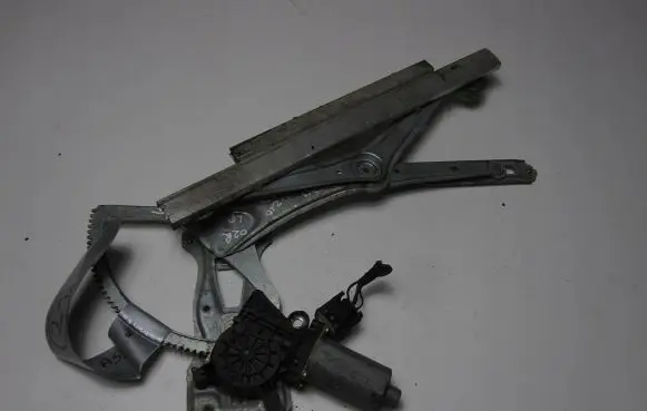 Mercedes-Benz E W210 Front door window regulator with motor 0130821708