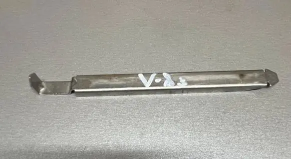 Headlight/headlamp mounting bracket