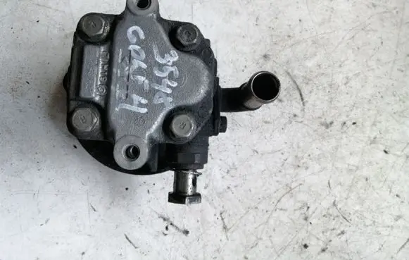 Volkswagen Golf IV Power steering pump 038145255A