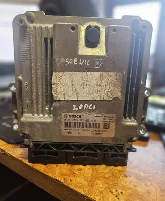 Renault Megane III Engine control unit/module 237100556R 237100323R 0281016227
