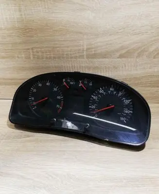 Volkswagen PASSAT B5 Speedometer (instrument cluster) 3B1919930 110008920010