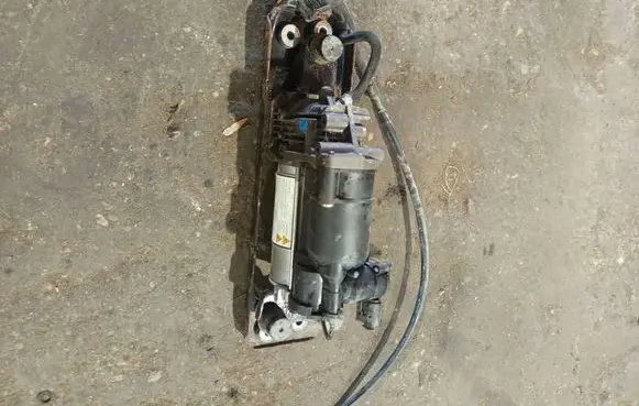 BMW 5 E60 E61 Air suspension compressor/pump 6777827