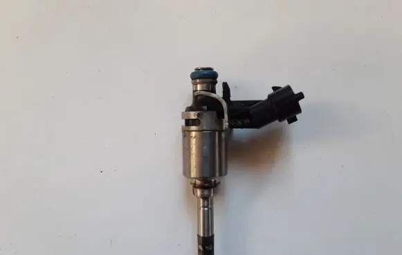 Hyundai Tucson TL Fuel injector B1129209
