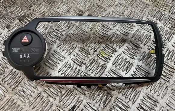 Toyota Yaris Radio/GPS head unit trim 864510D030