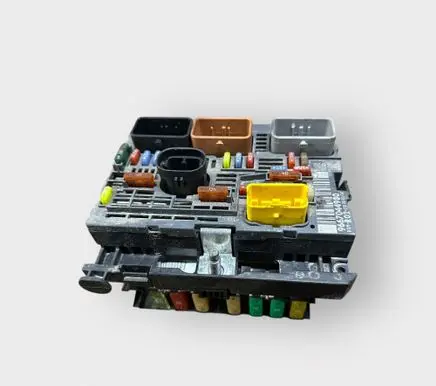 Peugeot 3008 I Fuse module 9667044980