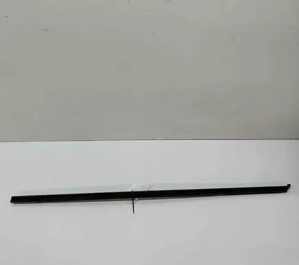 Porsche Macan (95B) Front door glass trim molding 95B837475