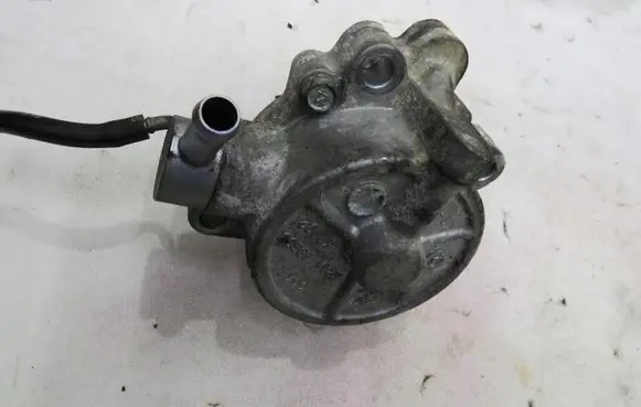 Mazda CX-7 Vacuum pump 18G00-K2102
