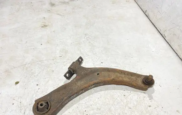 Nissan X-Trail T31 Front lower control arm/wishbone