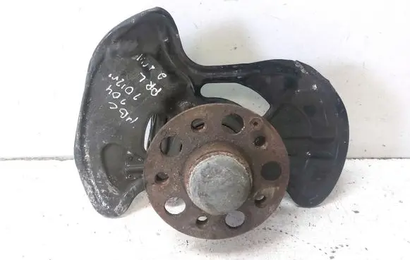 Mercedes-Benz C W204 Front wheel hub 