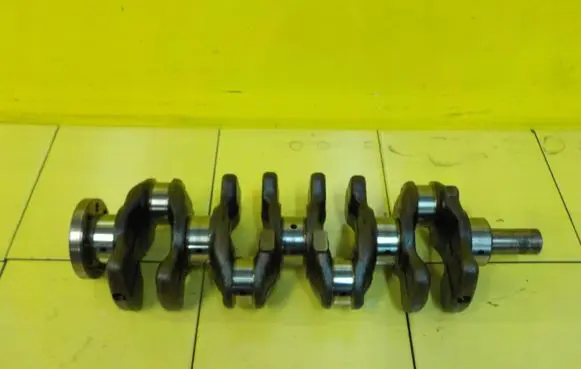 Toyota Avensis T270 Crankshaft NOMINALNY