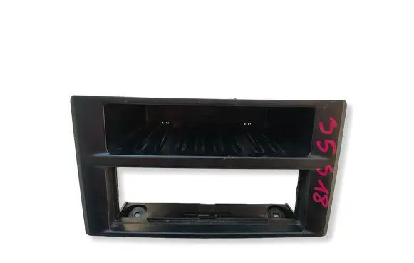 Iveco Daily 35.8 - 9 Glove box 