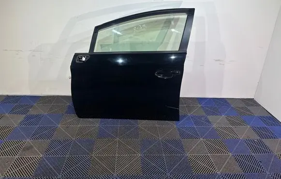 Toyota Prius (XW30) Front door 