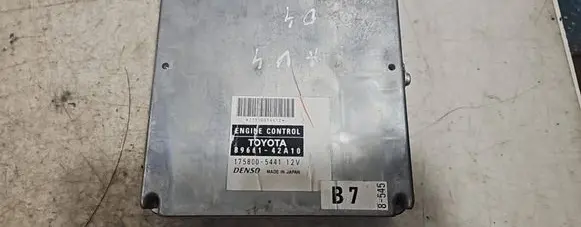 Toyota RAV 4 (XA20) Engine control unit/module 8966142A10 1750054412 1758005441