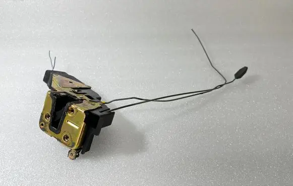 Mitsubishi Space Star Loading door lock 