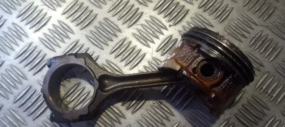 Renault Laguna I Piston with connecting rod