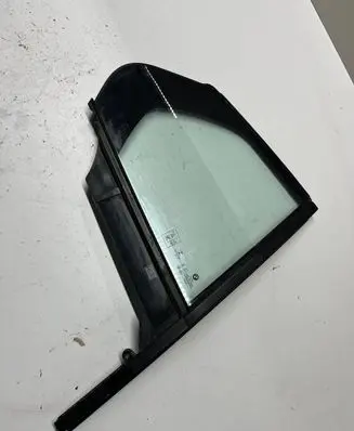 BMW 1 F40 Rear vent window glass 7452414 7452416 60009M900