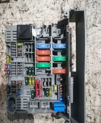 BMW 1 E81 E87 Fuse module 690661303