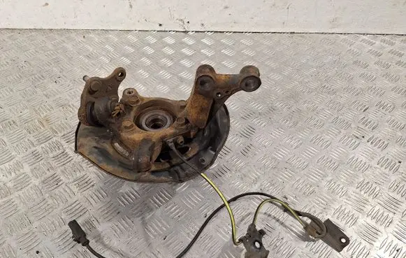 Toyota Avensis T270 Front wheel hub 4355002020 8954202061
