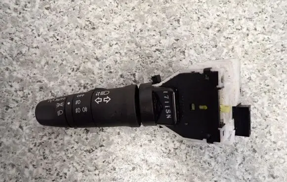 Nissan Note (E11) Other switches/knobs/shifts