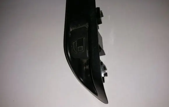 Toyota Yaris Fuel tank opening switch 