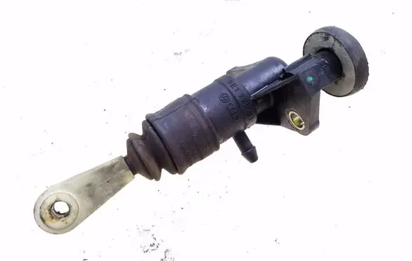 Volkswagen PASSAT B5 Clutch master cylinder 8E1721401