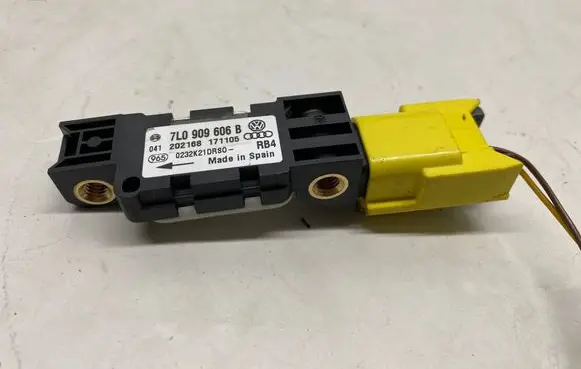 Volkswagen Touareg I Airbag deployment crash/impact sensor 7L0909606B