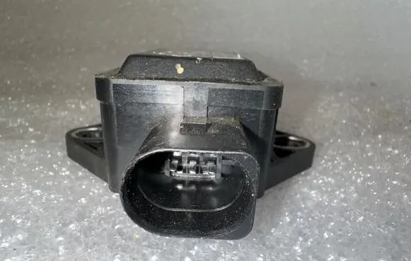 Audi A6 S6 C6 4F ESP acceleration yaw rate sensor 4F0907637