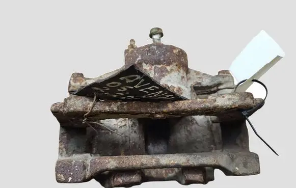 Toyota Avensis T250 Front brake caliper