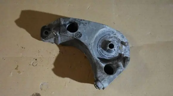 BMW X5M G05 F95 Engine mount bracket 7646904555525