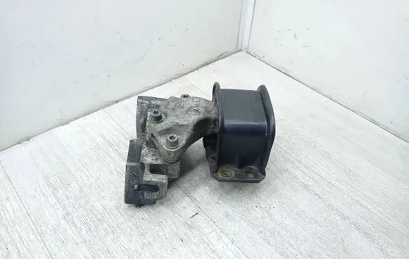 Peugeot 308 Engine mount bracket 9636845880 9636270080 9636583980