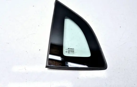 Renault Captur Rear side window 833078189R