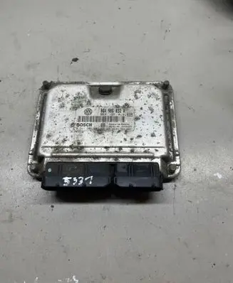 Volkswagen New Beetle Engine control unit/module 06A906032A 26SA6359 0261206507