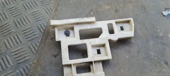Volvo S70 V70 V70 XC Front bumper mounting bracket 9151501