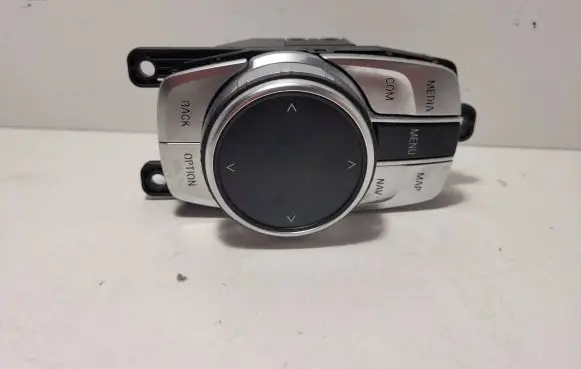 Multifunctional control switch/knob