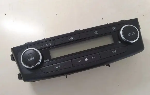 Toyota Avensis T270 Climate control unit 5590005400