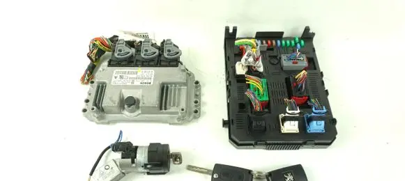 Peugeot 307 Engine control unit/module ECU 0261208558 9662306380
