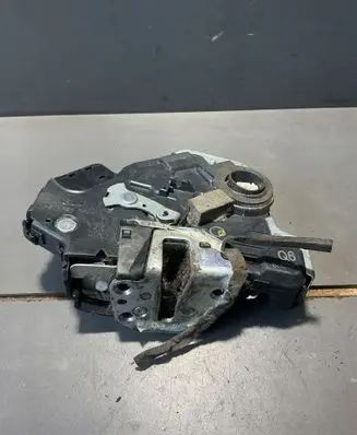 Lexus IS 220D-250-350 Front door lock 