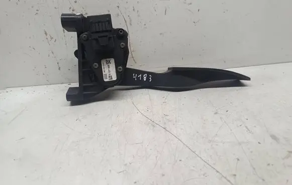 Accelerator throttle pedal