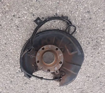 Audi A4 S4 B7 8E 8H Stub axle 