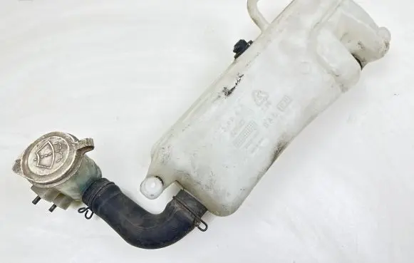 Mitsubishi Pajero Windshield washer fluid reservoir/tank 860141200