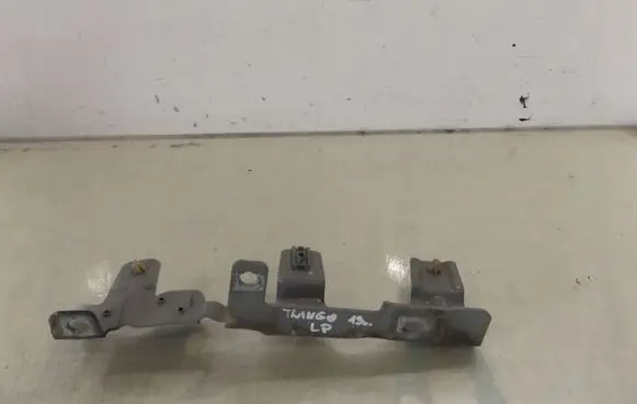 Renault Twingo II Fender mounting bracket