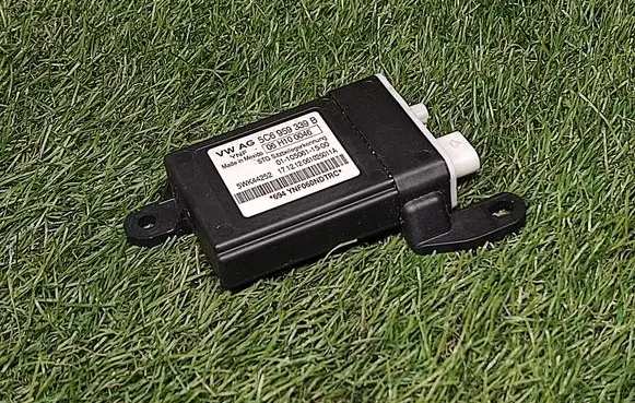 Volkswagen Jetta VI Seat control module 5C6959339B 06H100046