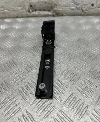 Jaguar XF X250 Seat belt adjustment rail 8X23F611C46AD 34033824