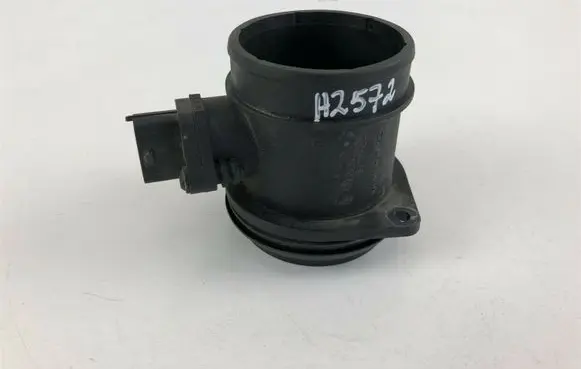 Volvo S40 Mass air flow meter 8692624 H2572