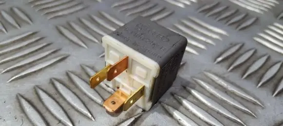Audi A4 S4 B5 8D Other relay 141951253B