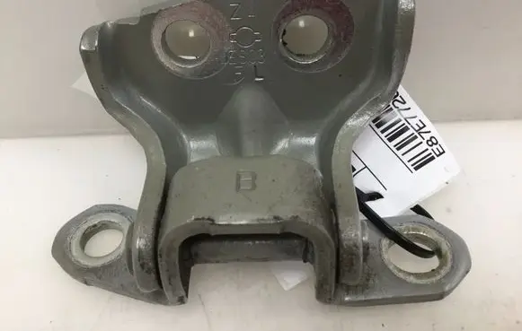 Nissan Qashqai Front door lower hinge 