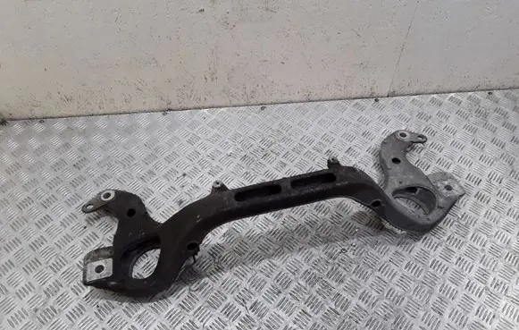 Volkswagen Touareg I Front subframe