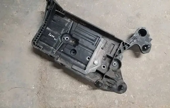 Seat Leon (5F) Battery tray 5Q0915331K