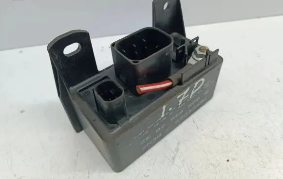 Mercedes-Benz Vaneo W414 Glow plug pre-heat relay 0255452832 899075000