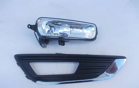 Ford Focus Front fog light trim/grill F1EB15A298B